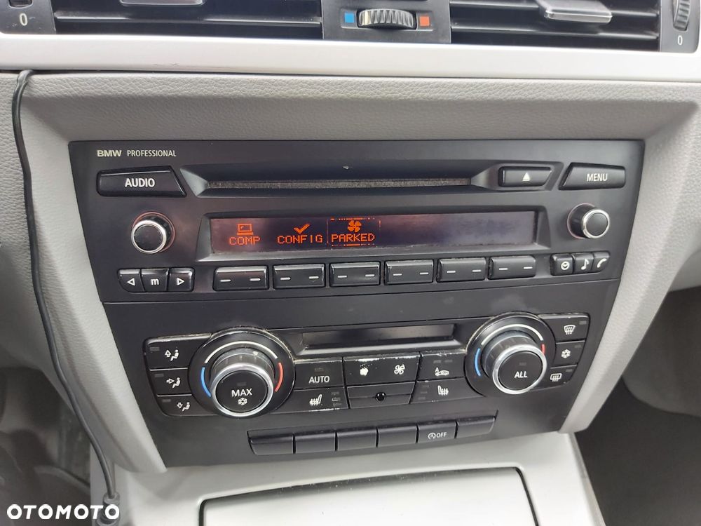 BMW Seria 3 320d DPF Efficient Dynamics Edition - 32