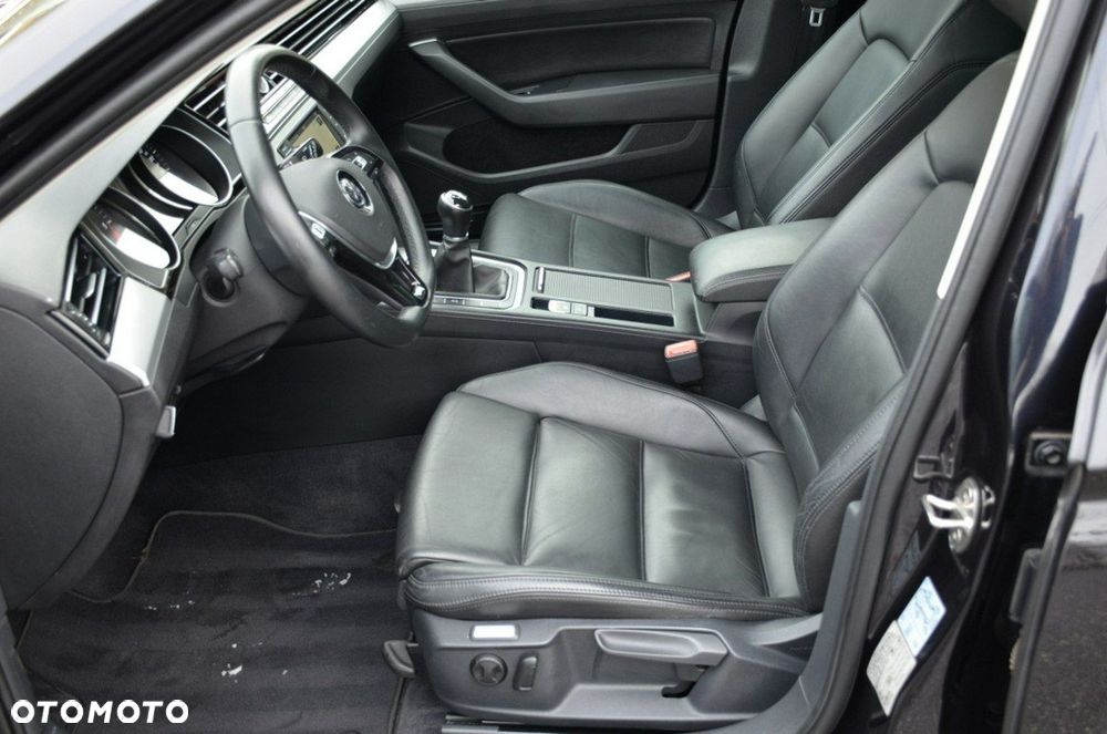 Volkswagen Passat - 20