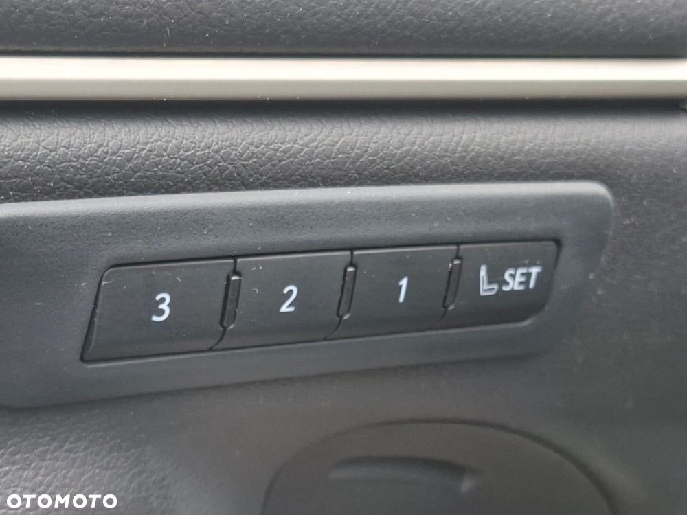 Lexus ES 300h Omotenashi - 28