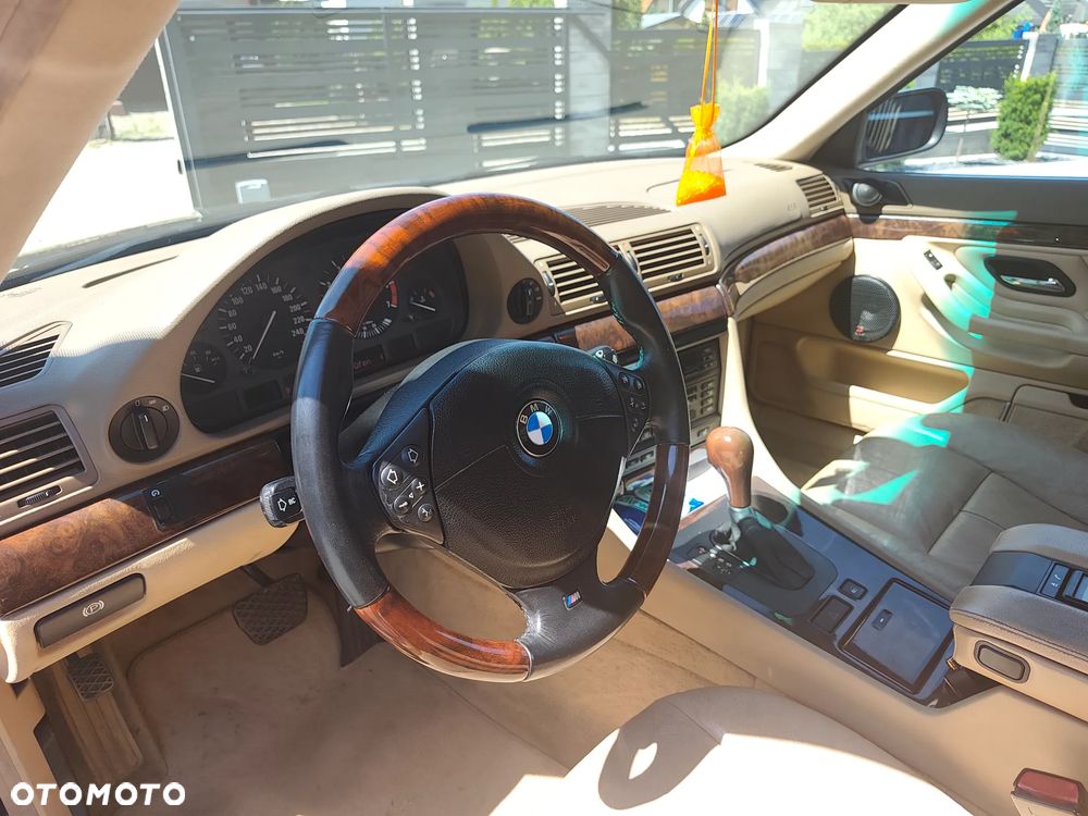 BMW Seria 7 740i - 12