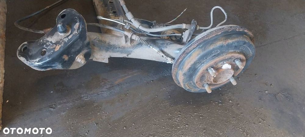 BELKA OŚ ZAWIESZENIA TYŁ BĘBNY Z ABS FORD FIESTA MK6 1.25 16V - 5