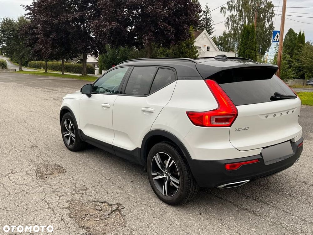 Volvo XC 40 D3 AWD Geartronic R-Design - 4