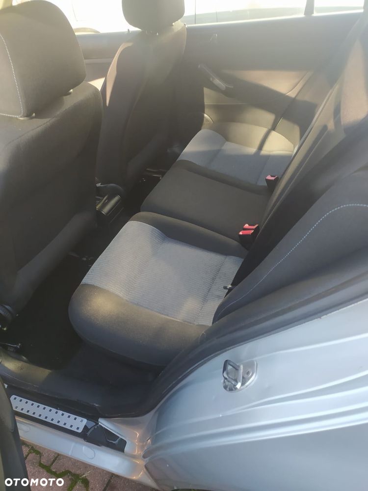 Volkswagen Golf - 6