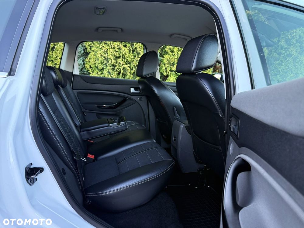 Ford Kuga - 37