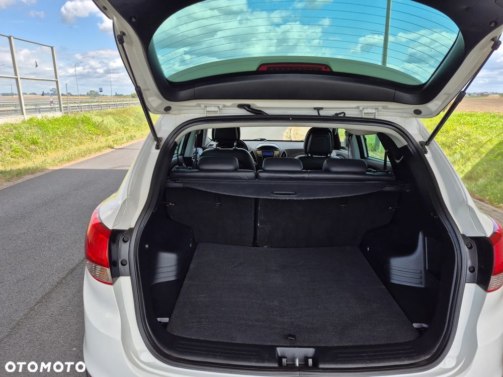 Hyundai ix35 2.0 CRDi 4WD Automatik Fifa World Cup Silver Edition - 12