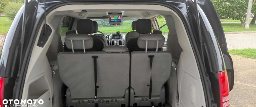 Chrysler Town & Country - 18