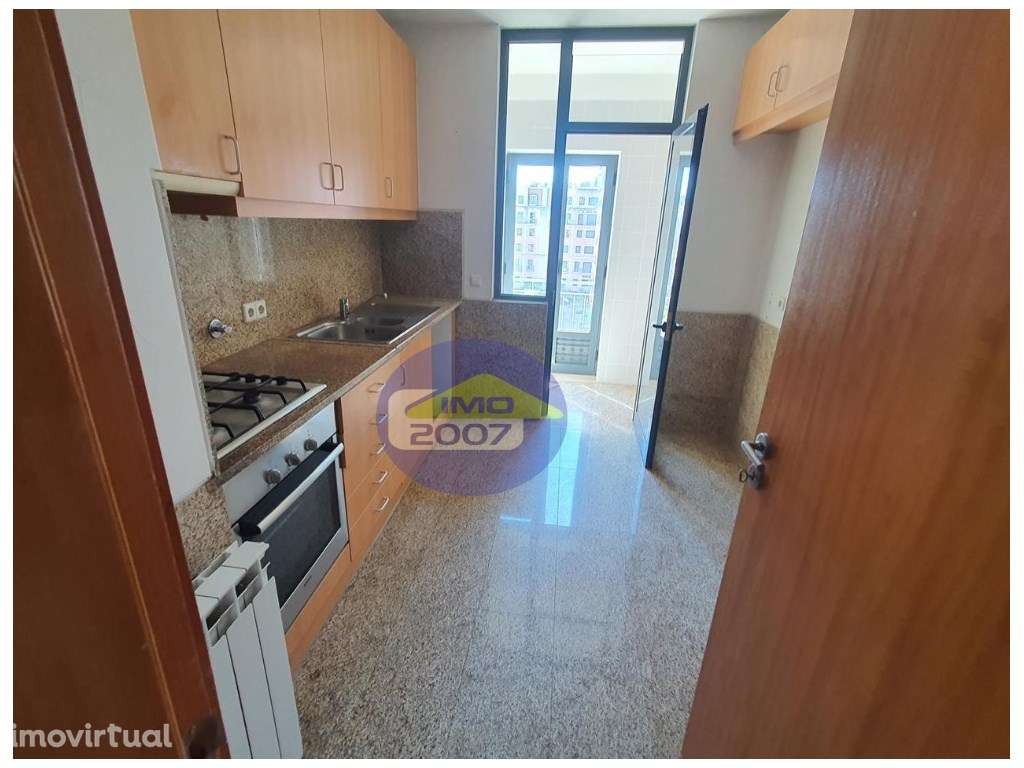 Apartamento T4 em Oliveira do Douro - Grande imagem: 3/22