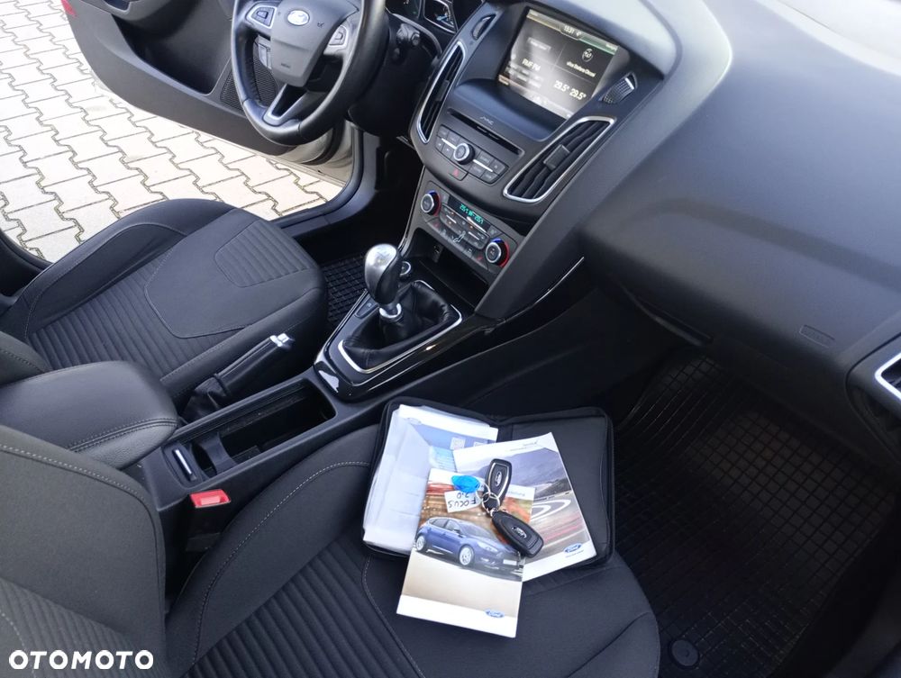 Ford Focus 2.0 TDCi DPF Start-Stopp-System Titanium - 12