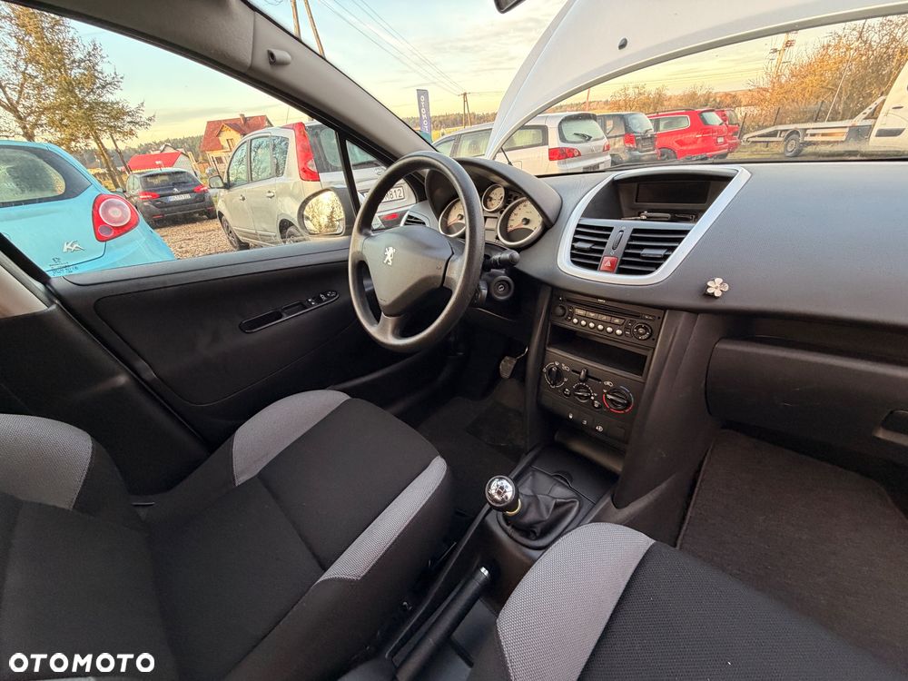 Peugeot 207 1.4 - 13