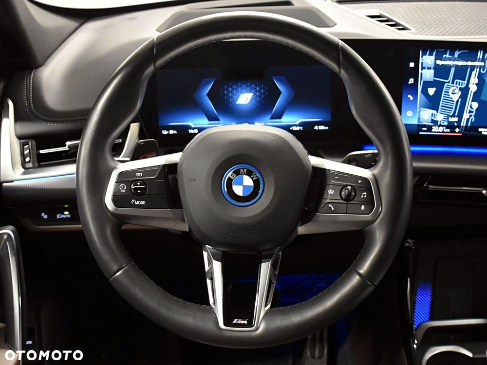 BMW iX1 - 16