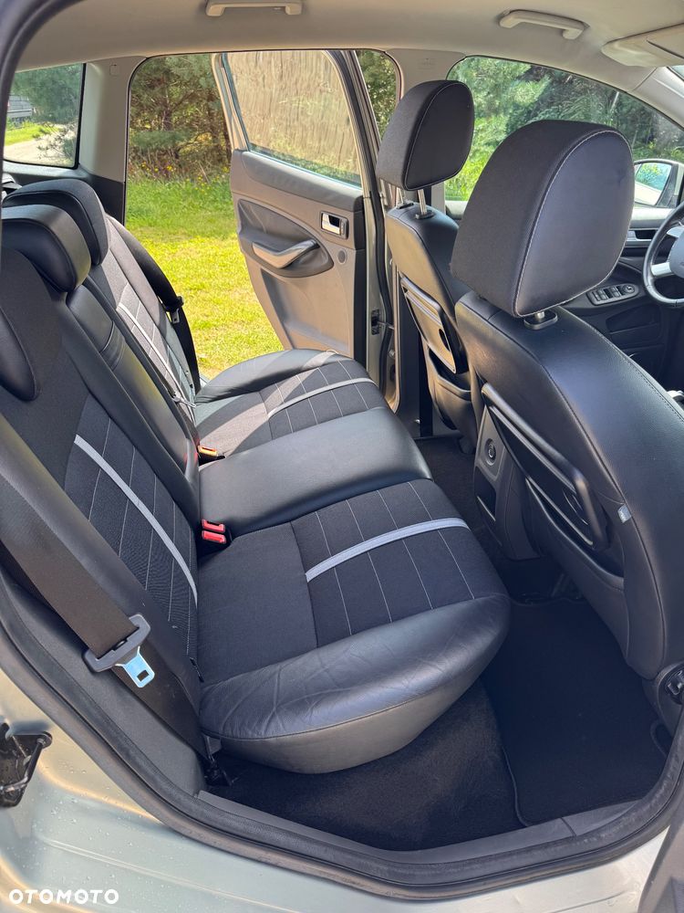 Ford Kuga 2.0 TDCi Titanium FWD - 13