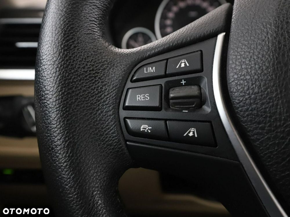 BMW Seria 3 320d Luxury Line - 32