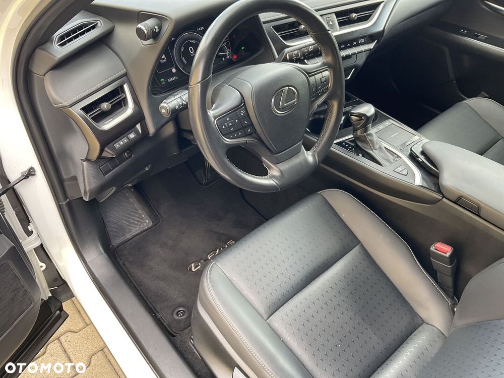 Lexus UX - 18