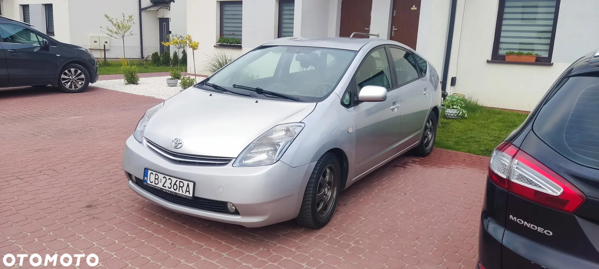 Toyota Prius ver--hybrid-executive - 3
