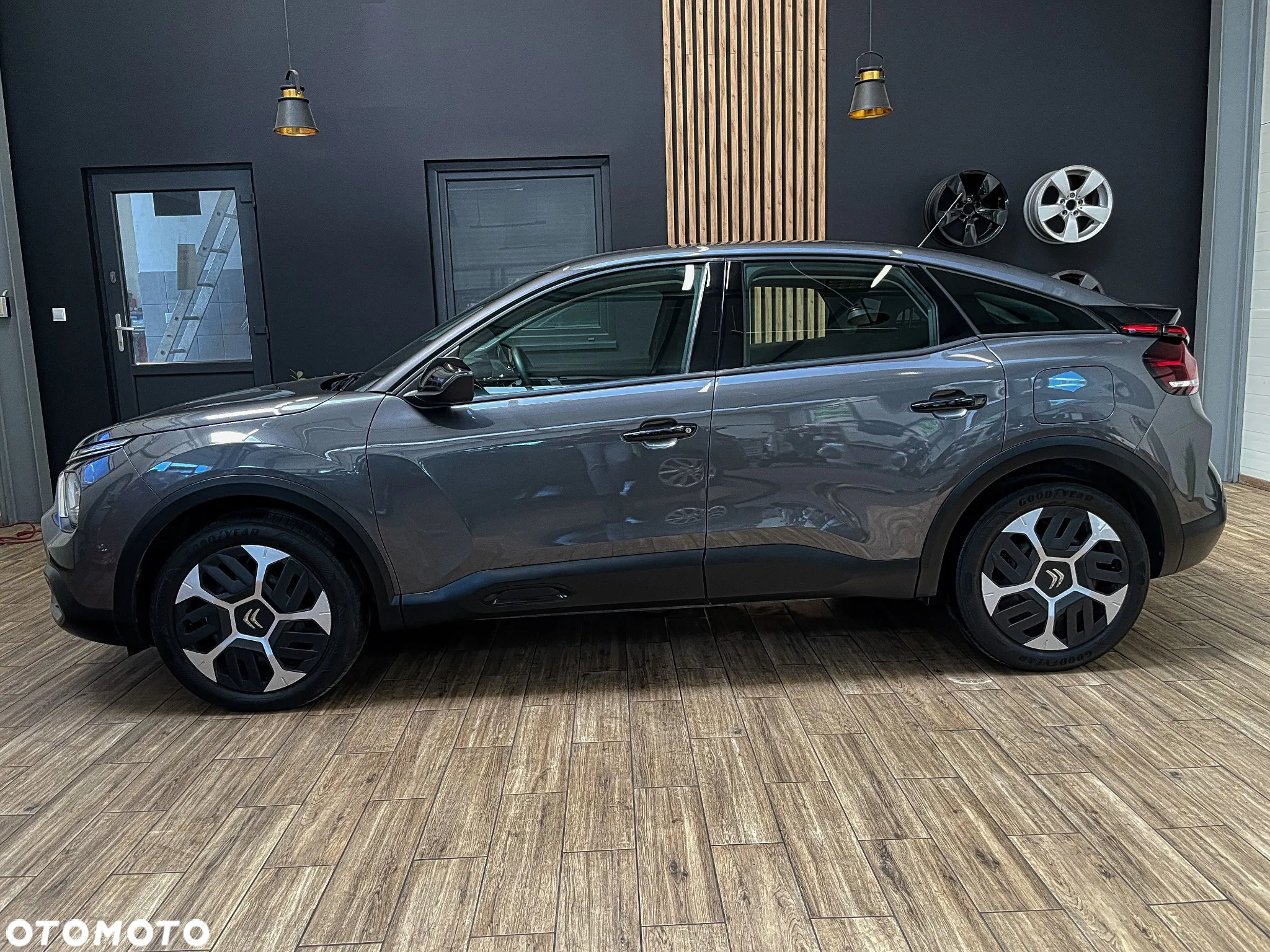 Citroën C4 PureTech 130 Stop&Start EAT8 SHINE - 12