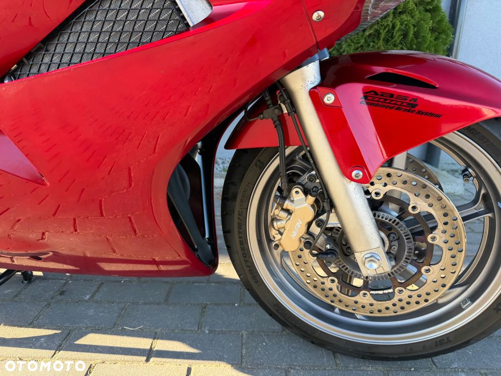 Honda VFR - 13