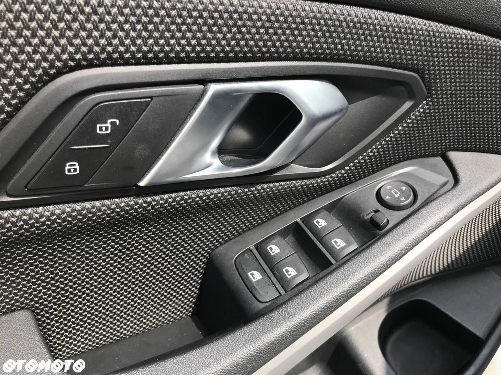 BMW Seria 3 320i xDrive Sport Line sport - 35