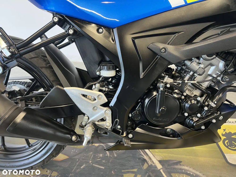 Suzuki GSX - 26