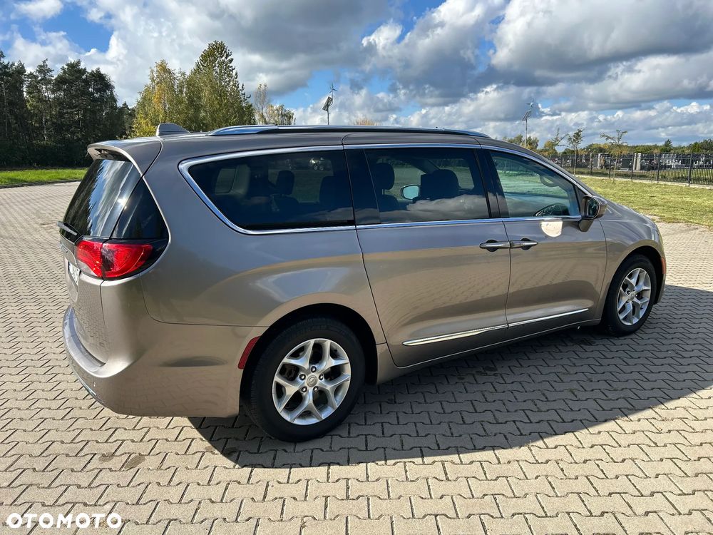 Chrysler Pacifica - 18