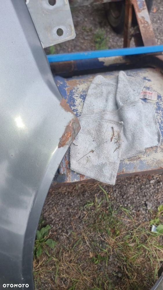 BŁOTNIK PRAWY PRZÓD BMW E32 SREBRNY - 2