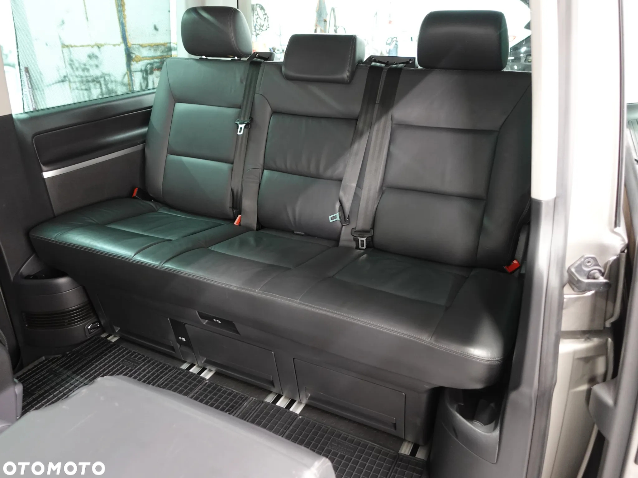 Volkswagen Multivan - 25