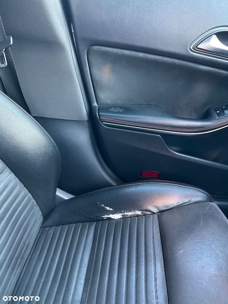 Mercedes-Benz CLA 220 4-Matic AMG Line - 9