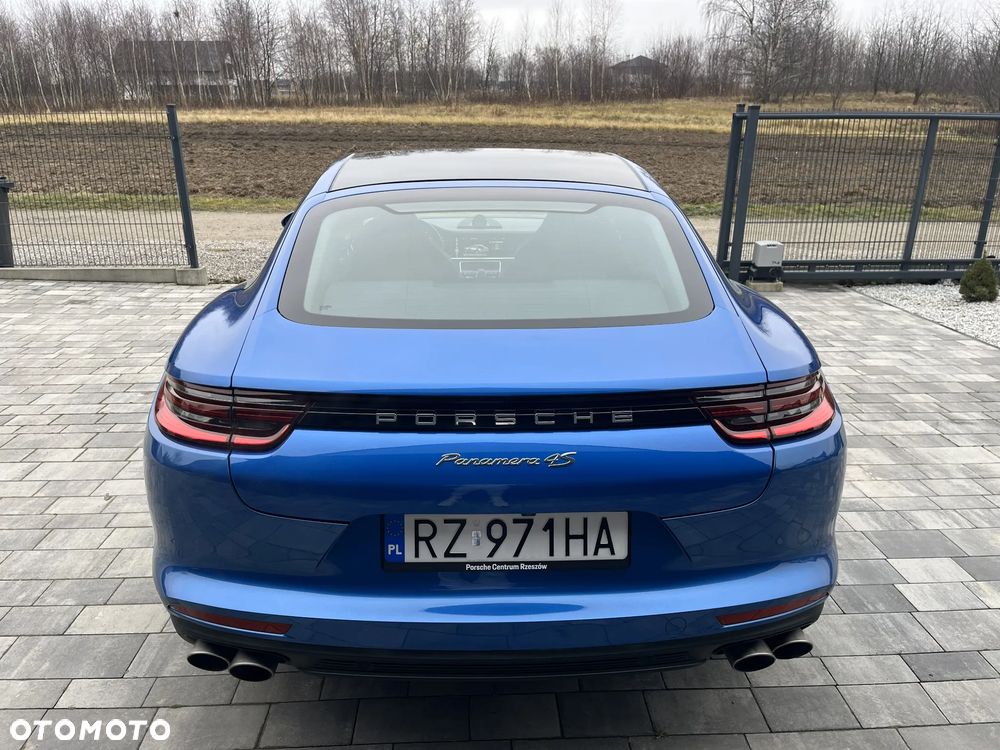 Porsche Panamera 4S - 10