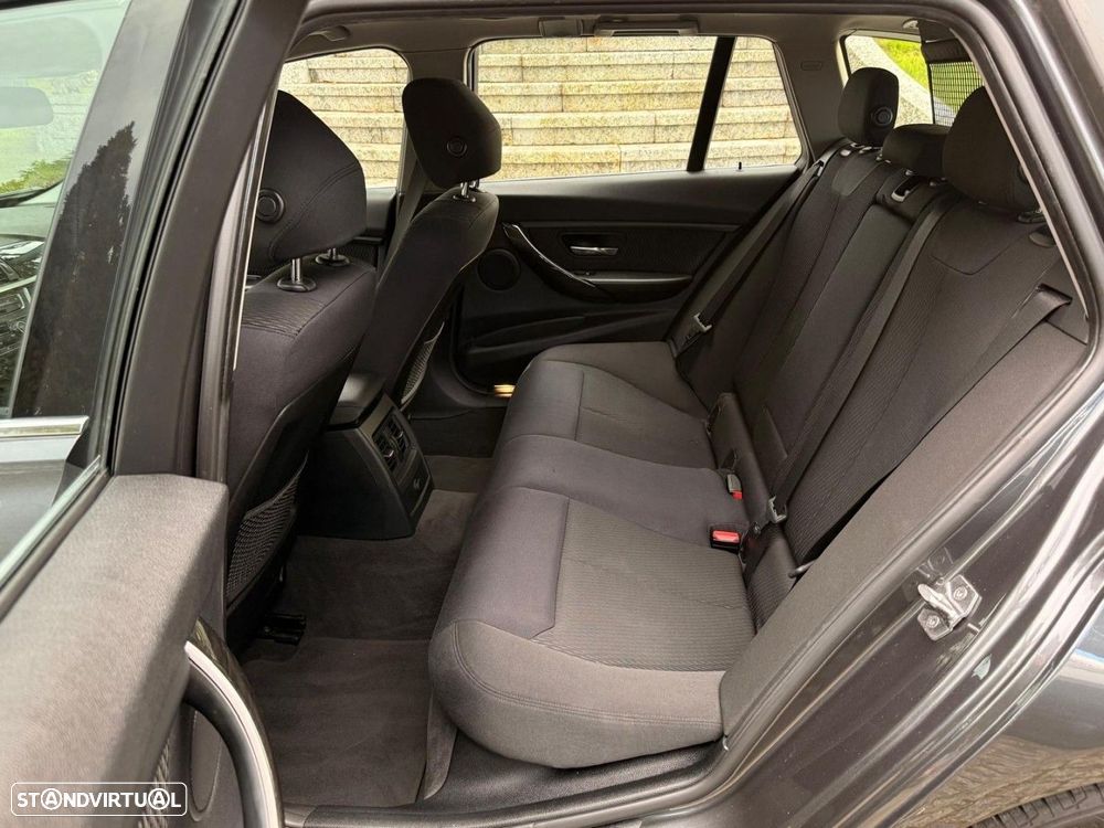 BMW 320 d Touring EfficientDynamics - 12