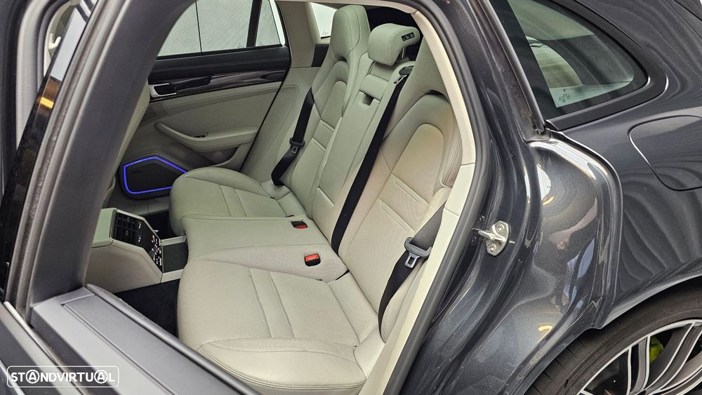 Porsche Panamera Sport Turismo 4 E-Hybrid Platinum Edition - 24
