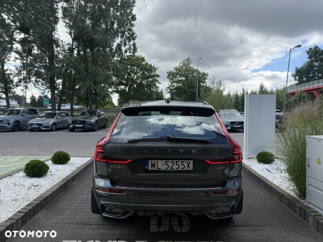 Volvo XC 60 B5 B AWD Plus Dark - 17