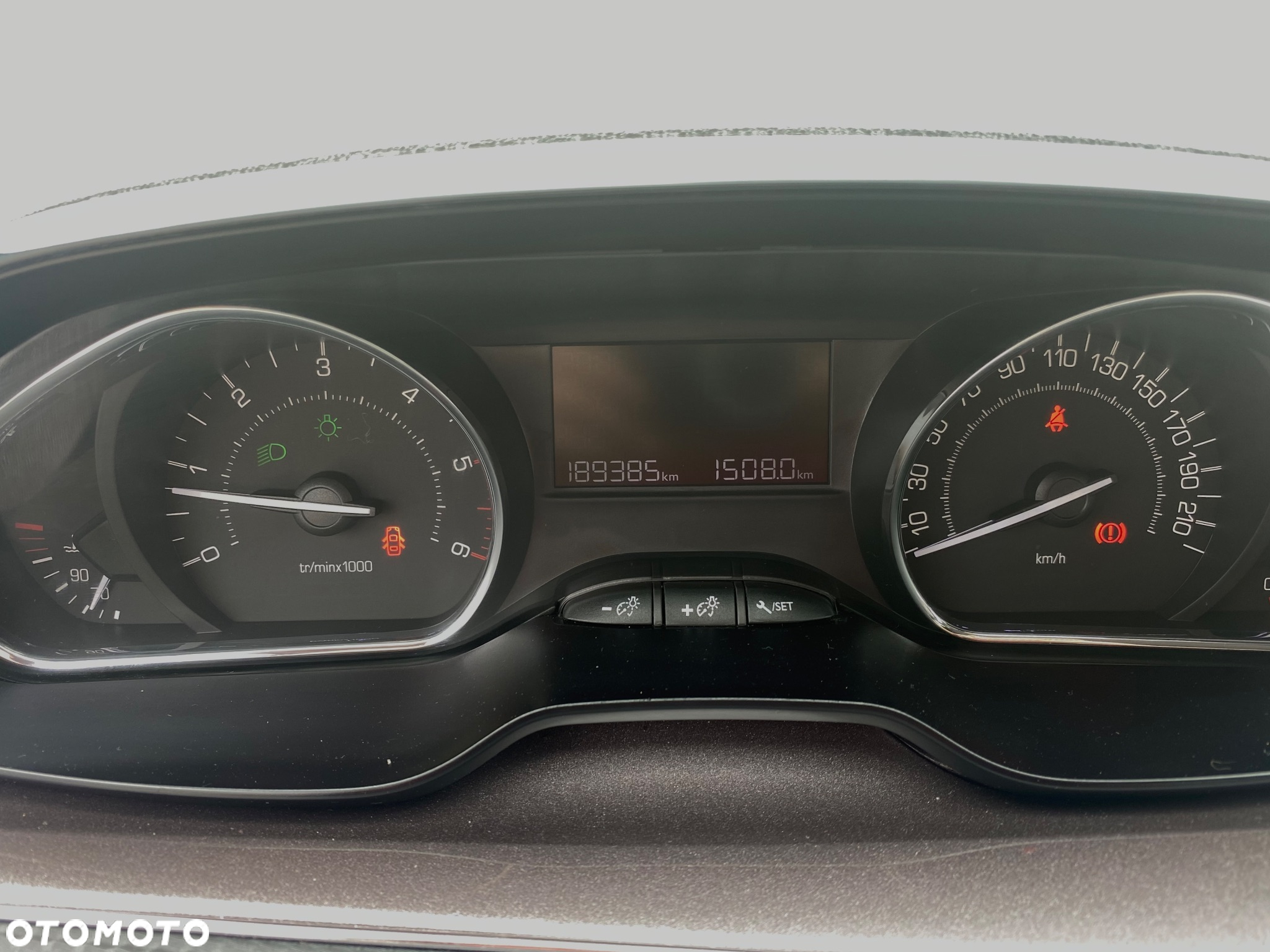 Peugeot 2008 - 12
