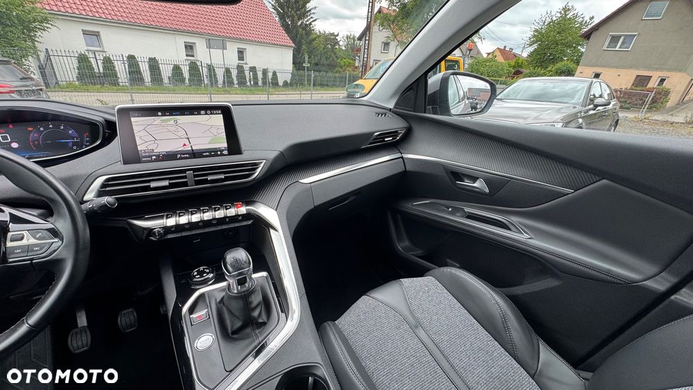 Peugeot 3008 1.2 PureTech Allure S&S - 11