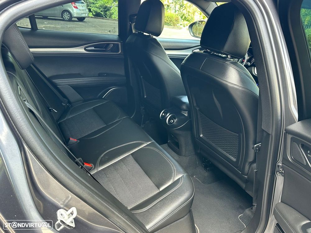Alfa Romeo Stelvio 2.2 D Sprint Q4 AT8 - 25