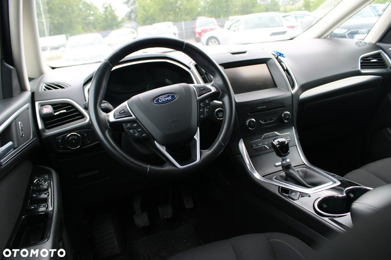 Ford S-Max - 13