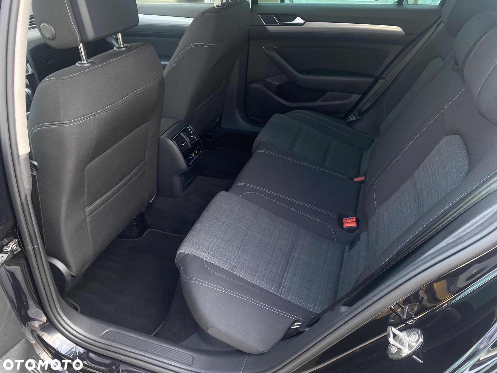 Volkswagen Passat 2.0 TDI EVO Business DSG - 27