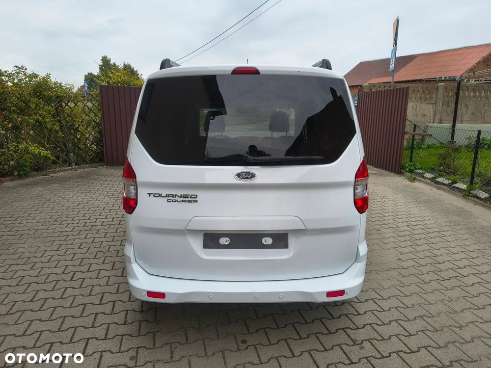 Ford Tourneo Courier - 8