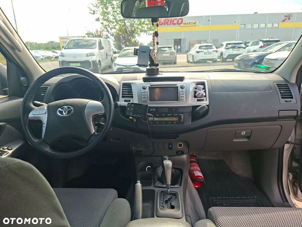 Toyota Hilux 3.0 D-4D SR5 - 11