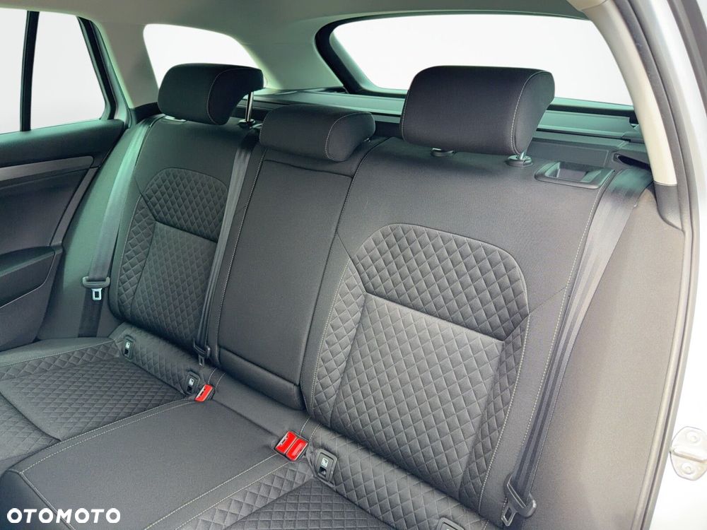 Skoda Superb 2.0 TDI SCR Ambition - 32
