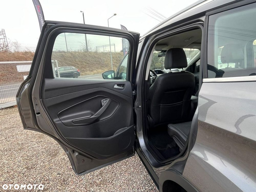 Ford Kuga 1.6 EcoBoost 2x4 Titanium - 24