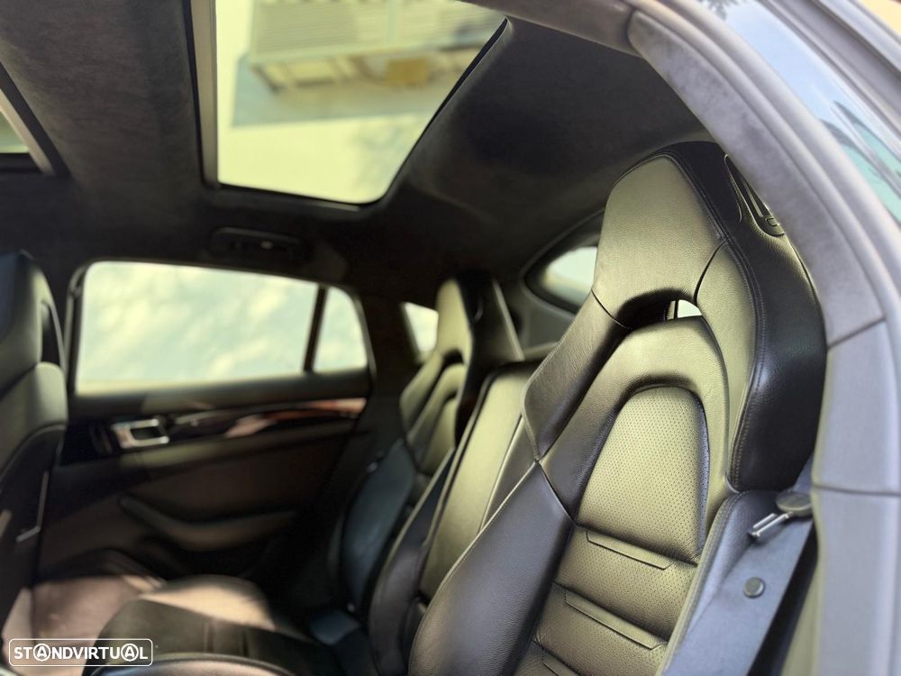 Porsche Panamera 4 E-Hybrid - 27