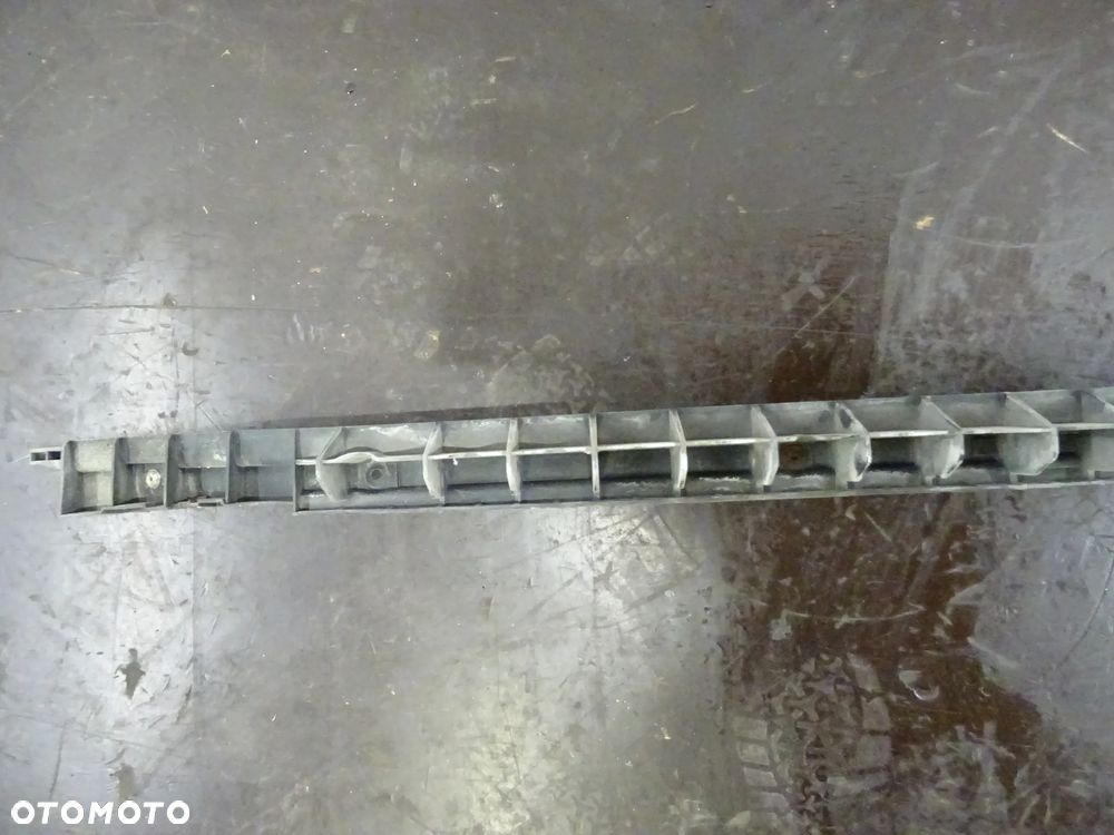 SKODA SUPERB I 01-05 2.8 V6 ŚLIZG ZDERZAKA TYŁ ŚRODKOWY - 2