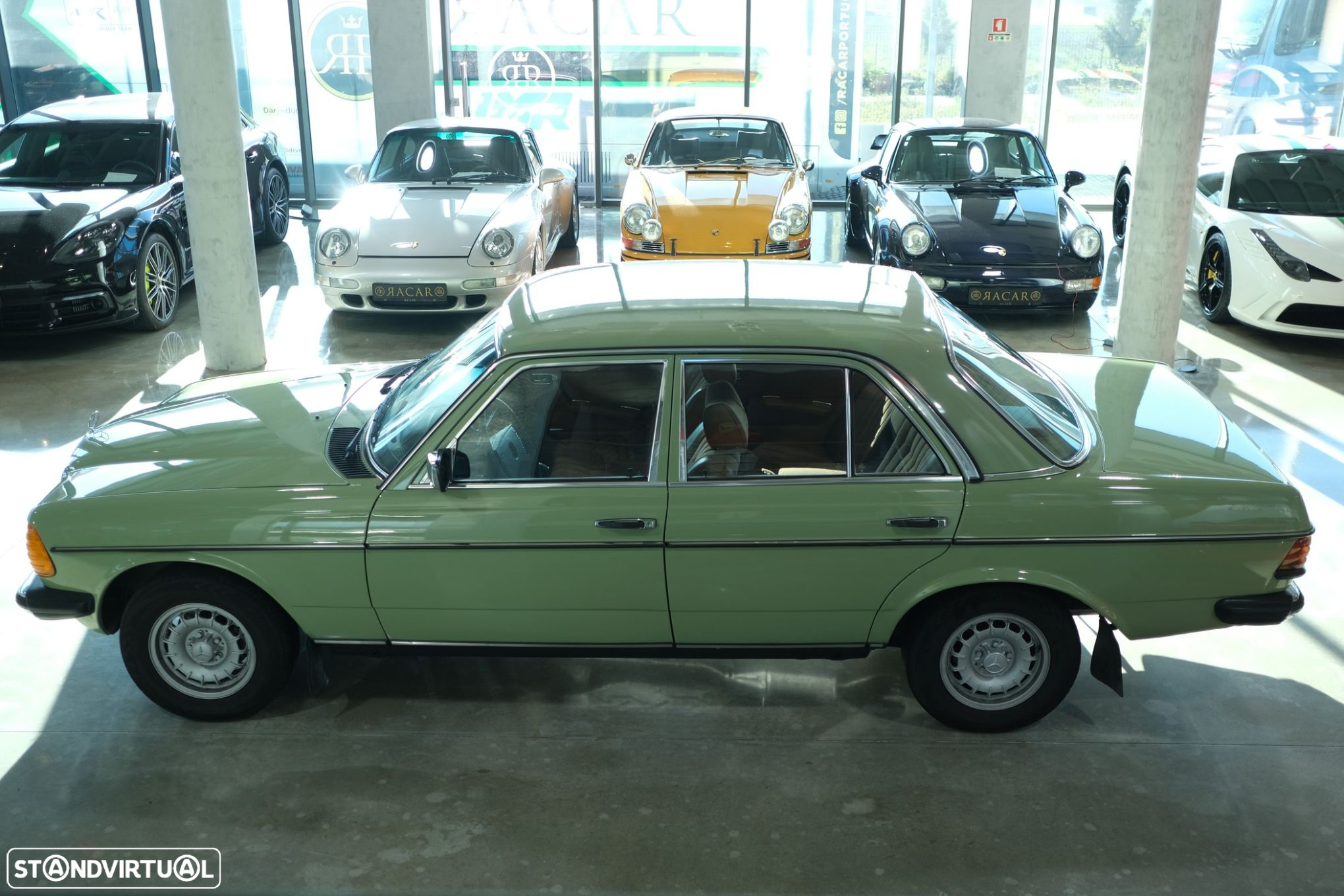 Mercedes-Benz 220 - 7