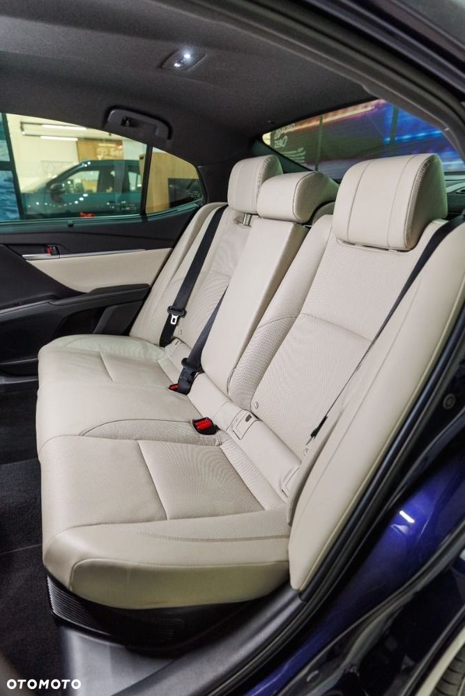 Toyota Camry - 16
