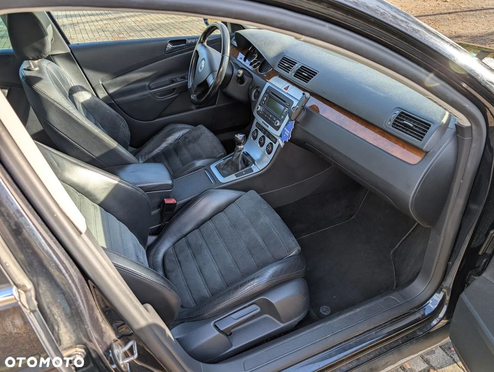 Volkswagen Passat 2.0 FSI Highline - 11