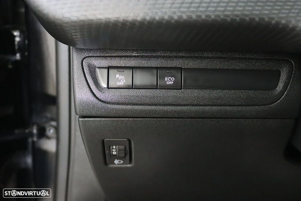 Peugeot 208 1.2 PureTech Signature EAT6 - 16