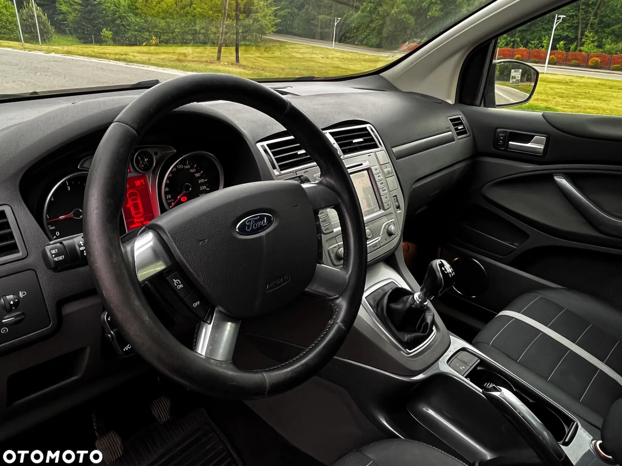 Ford Kuga 2.0 TDCi 2x4 Titanium - 9