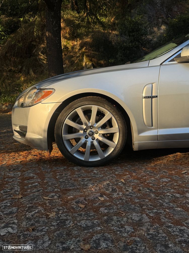 Jaguar XF 2.7 D V6 Premium Luxury - 3