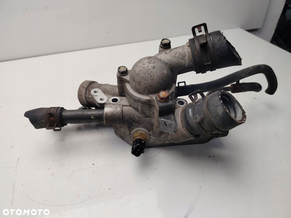 kia carens iii 2.0 b termostat obudowa termostatu - 1