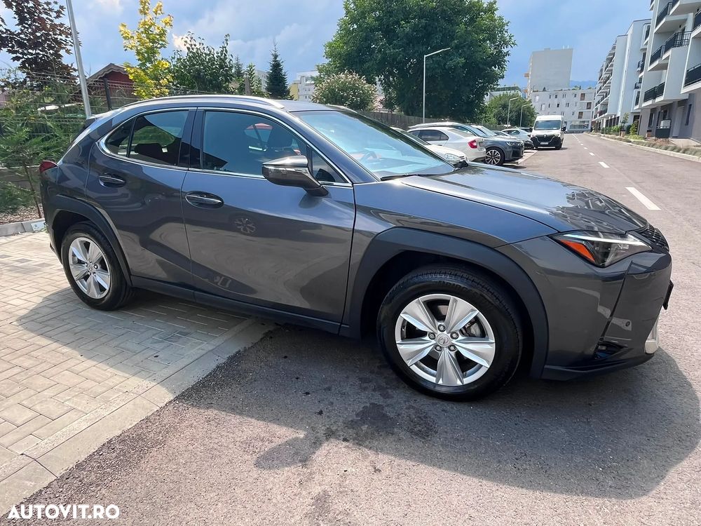 Lexus UX 250h FWD Executive - 10