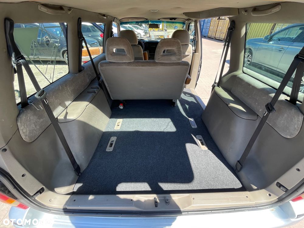 Chrysler Voyager 3.3 SE - 13